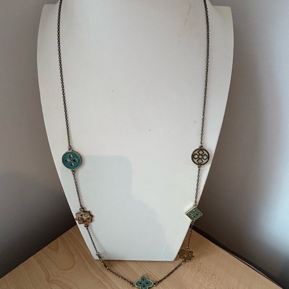 Geometric green shapes stations necklace/ Gold tone/ measures 38 +3 in